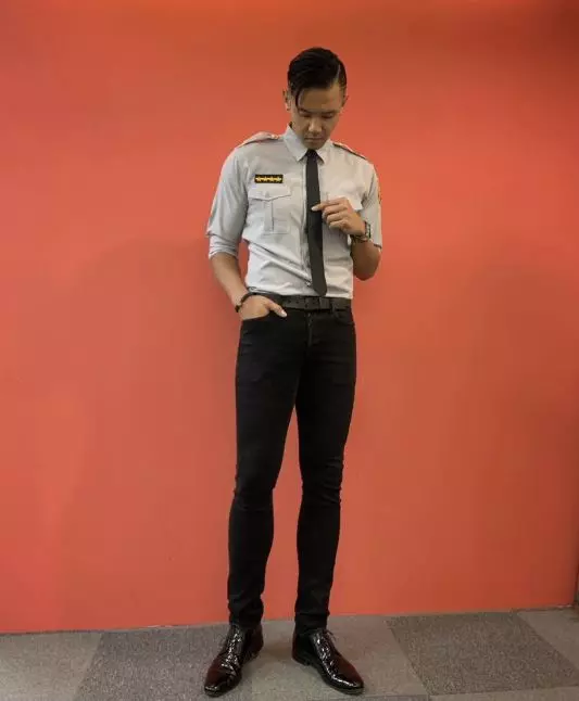 不像41歲大叔!黑人狂減10KG「瘦到跑出螞蟻腰」 往下一看網友傻眼:「不看臉根本女人!」