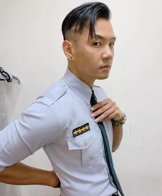 不像41歲大叔!黑人狂減10KG「瘦到跑出螞蟻腰」 往下一看網友傻眼:「不看臉根本女人!」