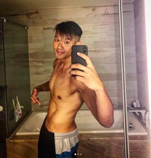 不像41歲大叔!黑人狂減10KG「瘦到跑出螞蟻腰」 往下一看網友傻眼:「不看臉根本女人!」