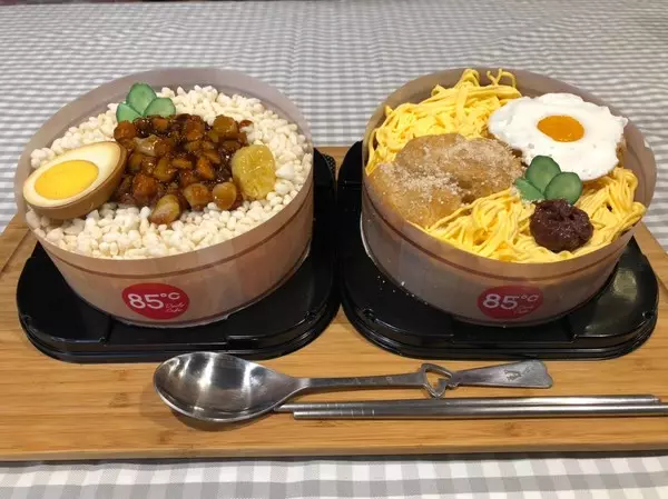 太扯!85˚C推滷肉飯便當「一個要價380」! 網友買來嘗鮮「才吃一口就驚呼」:要排隊了