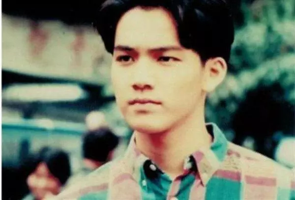 阮經天18歲,鍾漢良18歲,梁朝偉18歲,古天樂18歲,林志穎18歲,都比不過他的18歲!