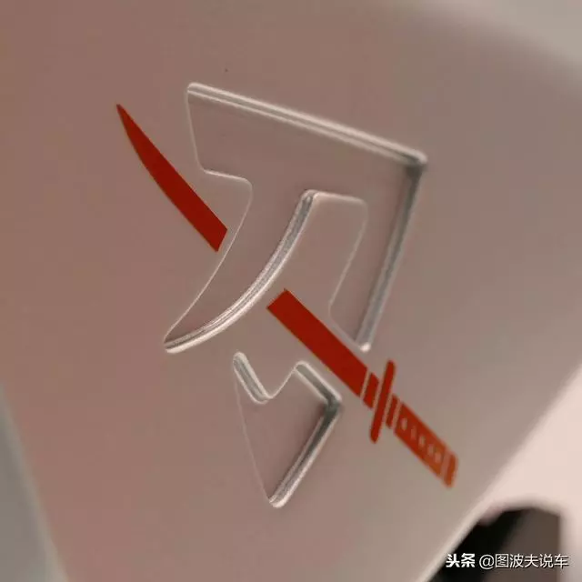合金闊面,直列四汽缸,新一代鈴木刀Katana 3.0鈴木摩托車