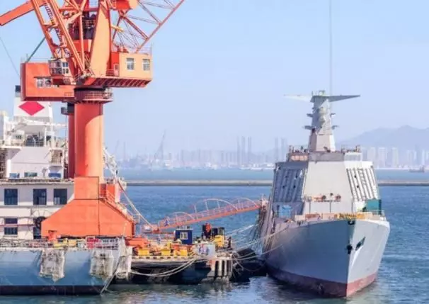 一艘萬噸巨輪被英軍扣押,俄大批艦隊出港,美大呼:保持冷靜