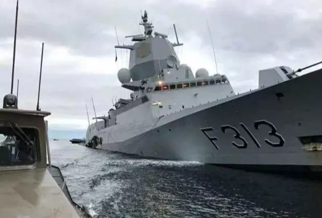 一艘萬噸巨輪被英軍扣押,俄大批艦隊出港,美大呼:保持冷靜