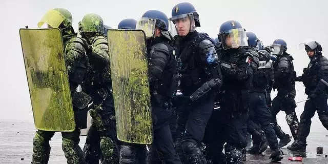 法國局勢大變,「黃背心」未平復,警察罷工又來了,還有誰能鎮壓?