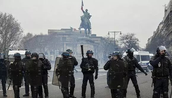 法國局勢大變,「黃背心」未平復,警察罷工又來了,還有誰能鎮壓?