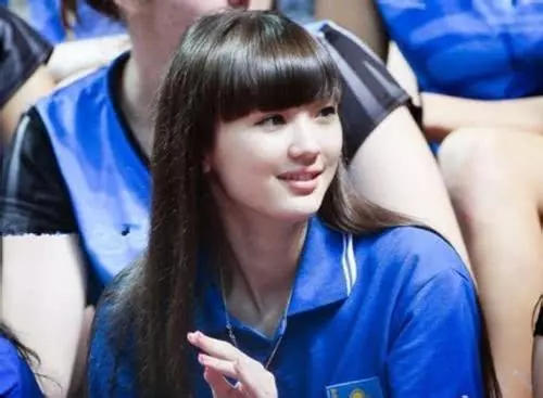 排球美少女「奇蹟天使變網紅臉」 詭異厚唇讓粉絲:還我清純妹子