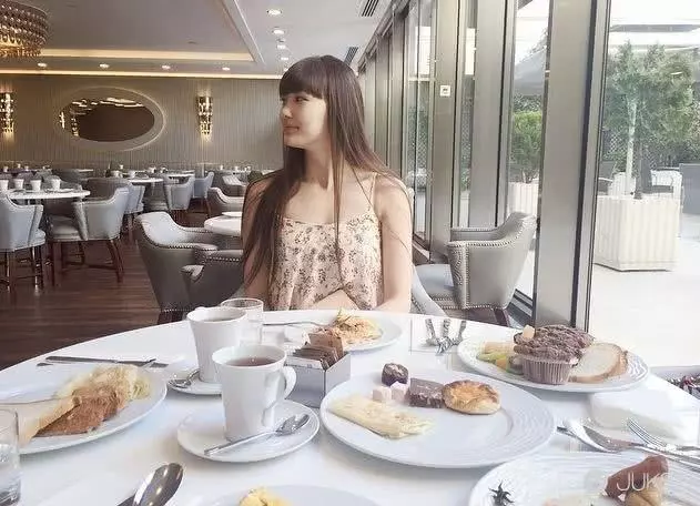 排球美少女「奇蹟天使變網紅臉」 詭異厚唇讓粉絲:還我清純妹子