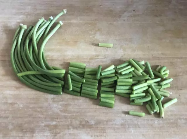 土豆不要炒著吃了,這樣簡單一做,主食和菜都有了,全家搶著吃!