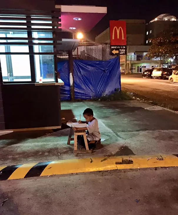 27張見證「家庭教育成功可以改變世界」的小孩暖心照 這世界充滿著愛♥