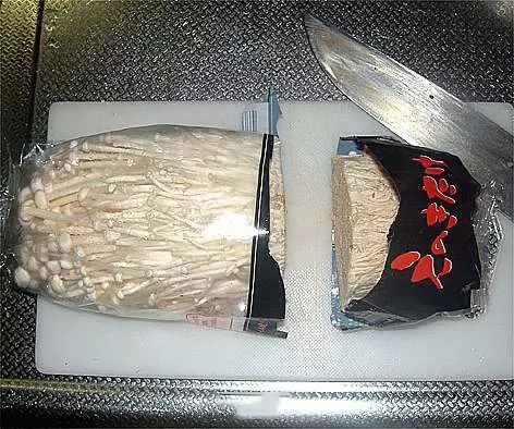 連主婦都搞錯!「金針菇這樣切才正確」:包裝不要丟掉是關鍵