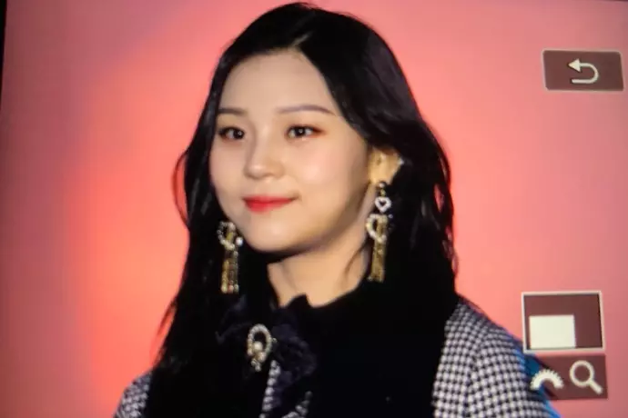 [GFRIEND][分享]181220 女友出席Coex Winter Festival活動活力開唱