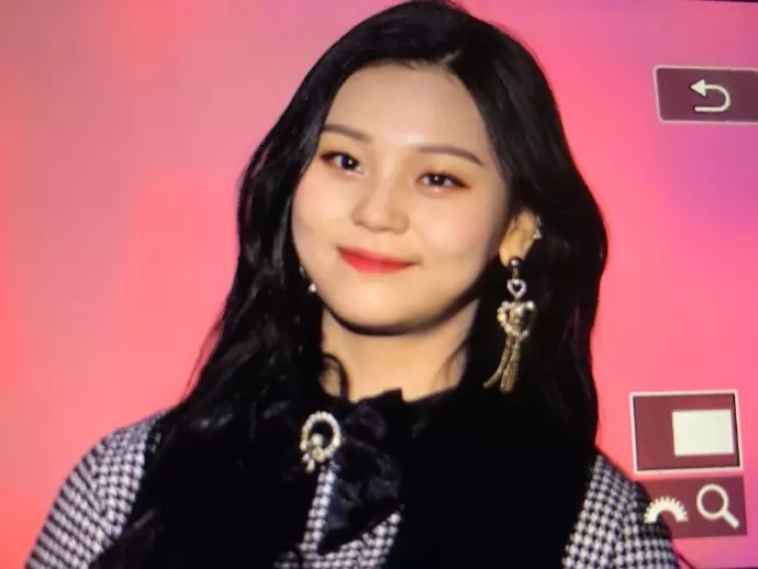[GFRIEND][分享]181220 女友出席Coex Winter Festival活動活力開唱