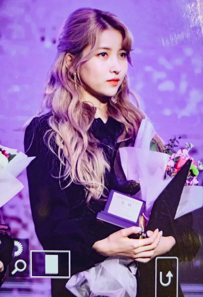 [GFRIEND][分享]181220 女友出席Coex Winter Festival活動活力開唱