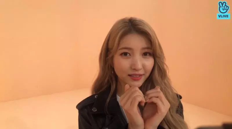 [GFRIEND][分享]181220 女友出席Coex Winter Festival活動活力開唱