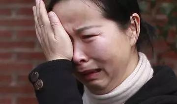 母女遭家暴後驚慌逃到超市,本以為會被趕出去,沒想到店經理「這個舉動」讓她當場痛哭!