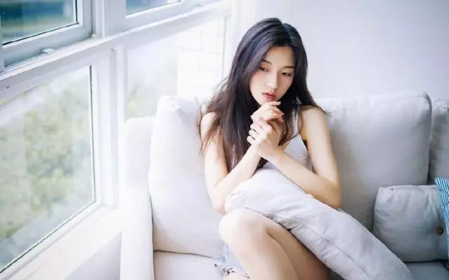 丈夫離婚,情人穿著名牌上門挑釁,進了前妻臥室,如遭雷擊