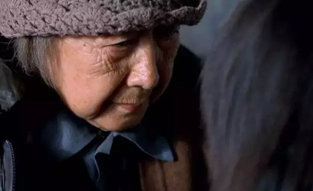 俺剛懷孕老公車禍去世,收到一筆百萬轉帳,俺含淚打了腹中孩子