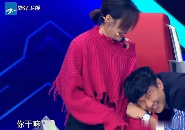林俊傑翻唱《領悟》,有誰注意到張靚穎的眼神?細節見愛情!