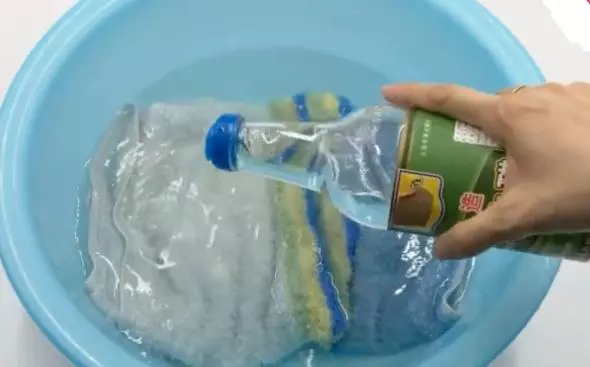 房間裏掛一條毛巾太厲害了,好多人都不明白有啥用,現在知道不晚