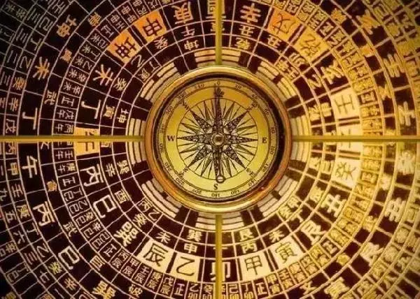 一位富人請風水先生去他家墓地看風水