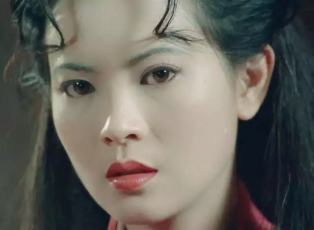 從身無分文到5億女富豪,給內地捐了54所學校,如今卻靠輪椅代步!