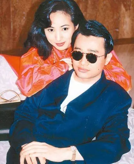 從身無分文到5億女富豪,給內地捐了54所學校,如今卻靠輪椅代步!
