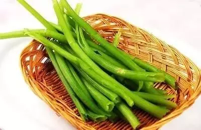 很多人只吃瓜不吃葉子,原來葉子能治胃痛、降血壓、去結石!看來真的走寶了!