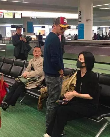 謝霆鋒被問希望以後誰在身邊,他沒說王菲反而提了張柏芝!