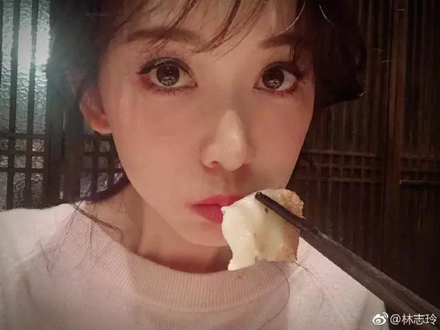 林志玲吃美食,曬自拍,為山西太原美食打call, 調侃自己吃太圓了