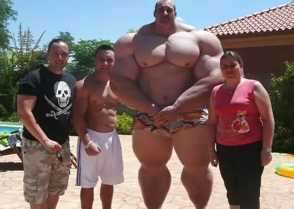 西班牙的肌肉巨無霸,40歲依舊稱霸健身界,細心的網友發現了秘密