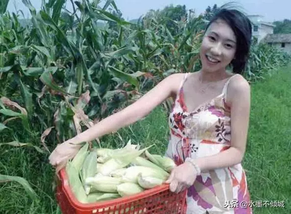 她嫁給了一個智障男人,卻笑著說自己很幸福