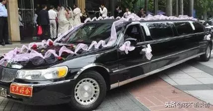 小舅子結婚,買了20萬的車,聽到兒子說一話,男子愣在原地