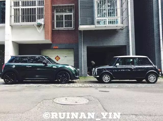 坐著Mini老爺車游倫敦,好招搖的英國人