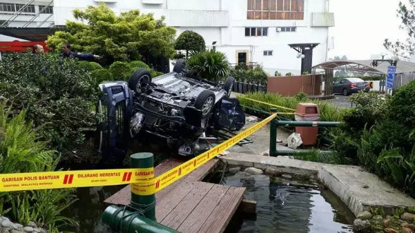 【雲頂發生悲劇了】轎車停車場內墜樓,遊客司機2人慘死!