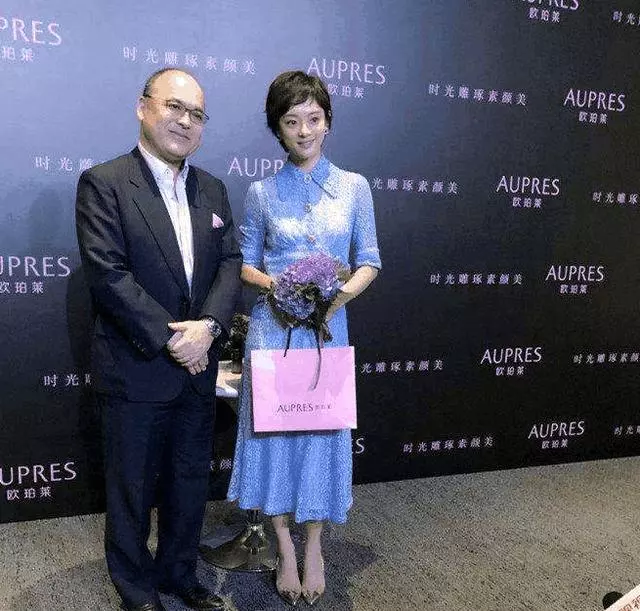 36孫儷和42林心如,同穿襯衣裙,網友:這氣質真不止差6歲!