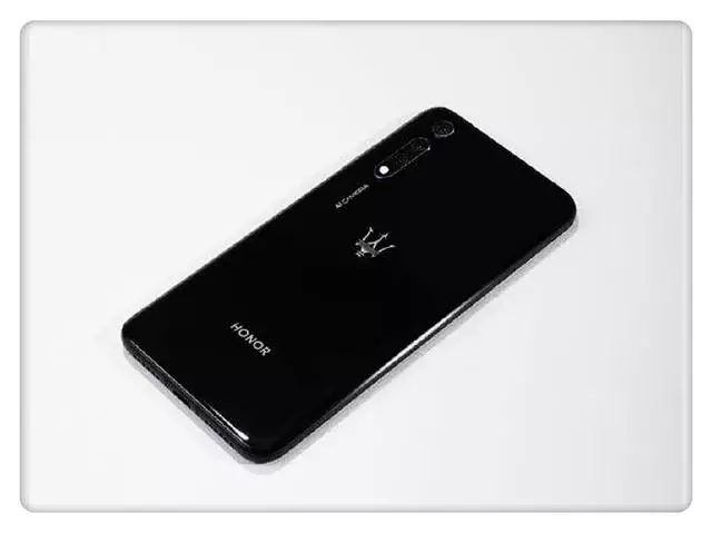 華為瑪莎拉蒂手機來了,10G內存,512G存儲4800萬三攝