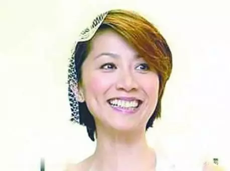 熬了7年終於嫁入豪門,3年不到全身長滿腫瘤,最後死在丈夫懷裡!