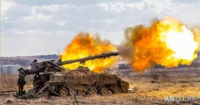 烏軍大口徑火炮猛轟 火光照亮夜空 戰況激烈!俄數萬居民緊急撤離