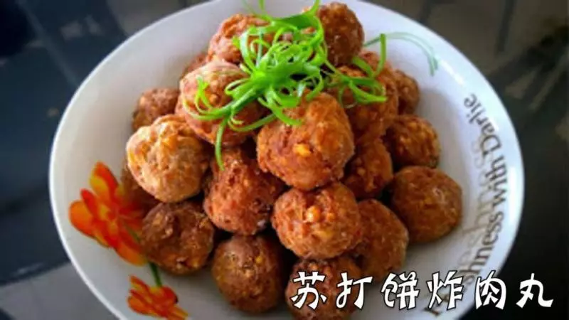 一包蘇打餅就可以做出各種料理,肉丸和蛋糕,全都搞得定!超簡易料理,超Yummy!