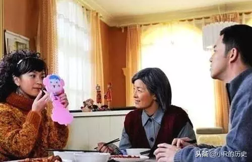 生了孩子沒一個人幫忙帶,小姑子來俺家住了一晚,俺才明白為啥