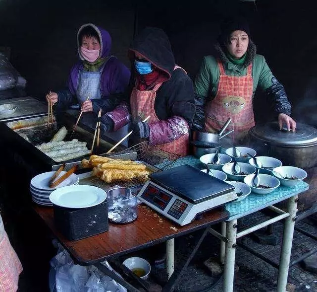 兒媳幫忙賣早餐,每天都少錢,婆婆裝不知,半月後驚喜不斷
