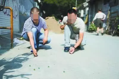 我結婚發小給三百,發小結婚我給三千,晚上收到發小簡訊,我蒙了
