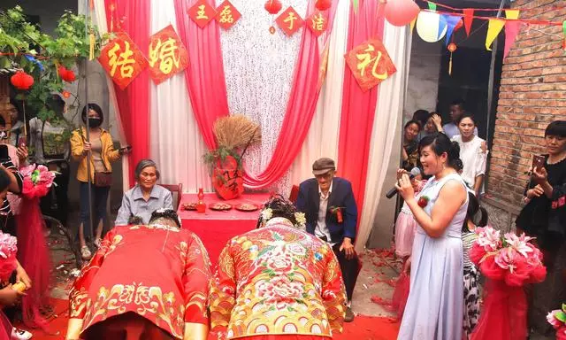 我結婚發小給三百,發小結婚我給三千,晚上收到發小簡訊,我蒙了