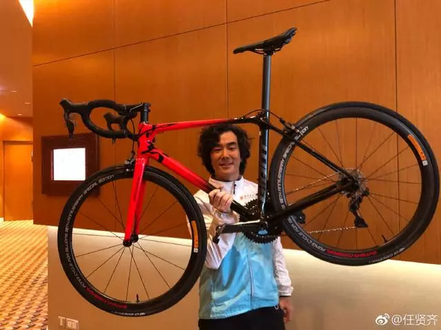 任賢齊暴瘦34斤亮相活動現場,網友唏噓:白肥一場
