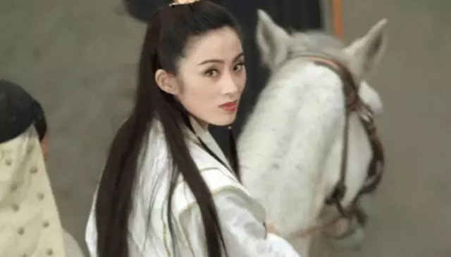 新《倚天屠龍記》陳鈺琪版趙敏英氣俊朗,網友:讓成昆幹掉張無忌