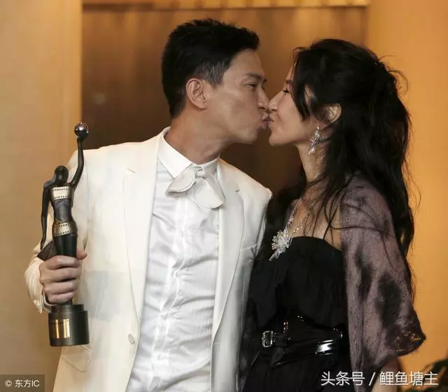 她是第一個視後,54歲仍被影帝老公寵成公主