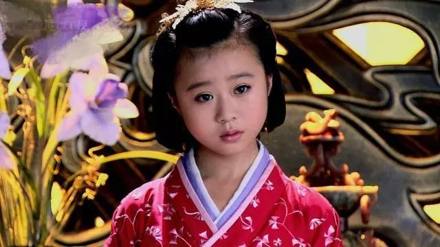 6歲出道因和林心如搭檔飾演皇后走紅,如今21歲的她長成這樣