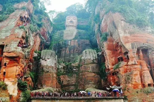 世界上最早的石刻大佛:武則天為它披袈裟,神秘消失600年後再現人間!