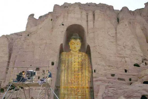 世界上最早的石刻大佛:武則天為它披袈裟,神秘消失600年後再現人間!